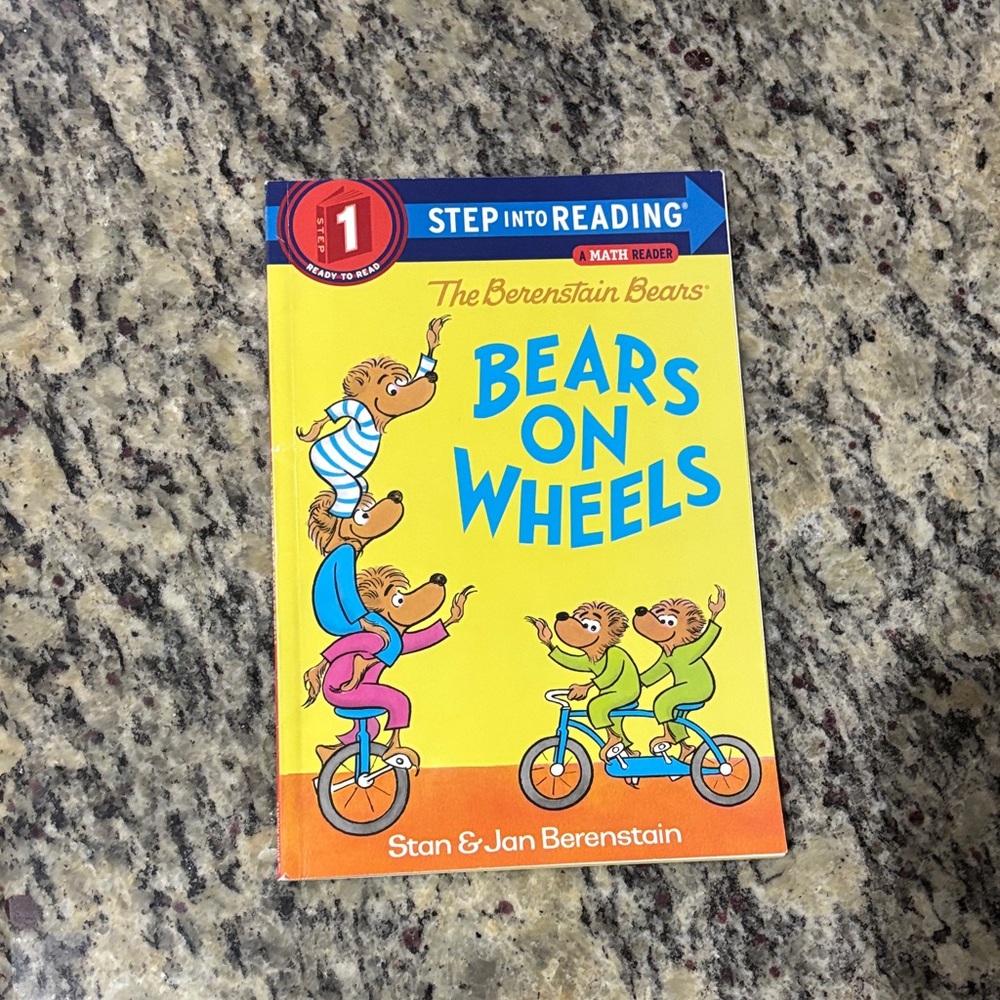 The Berenstain Bears- Bears on Wheels - Level 1 Reader